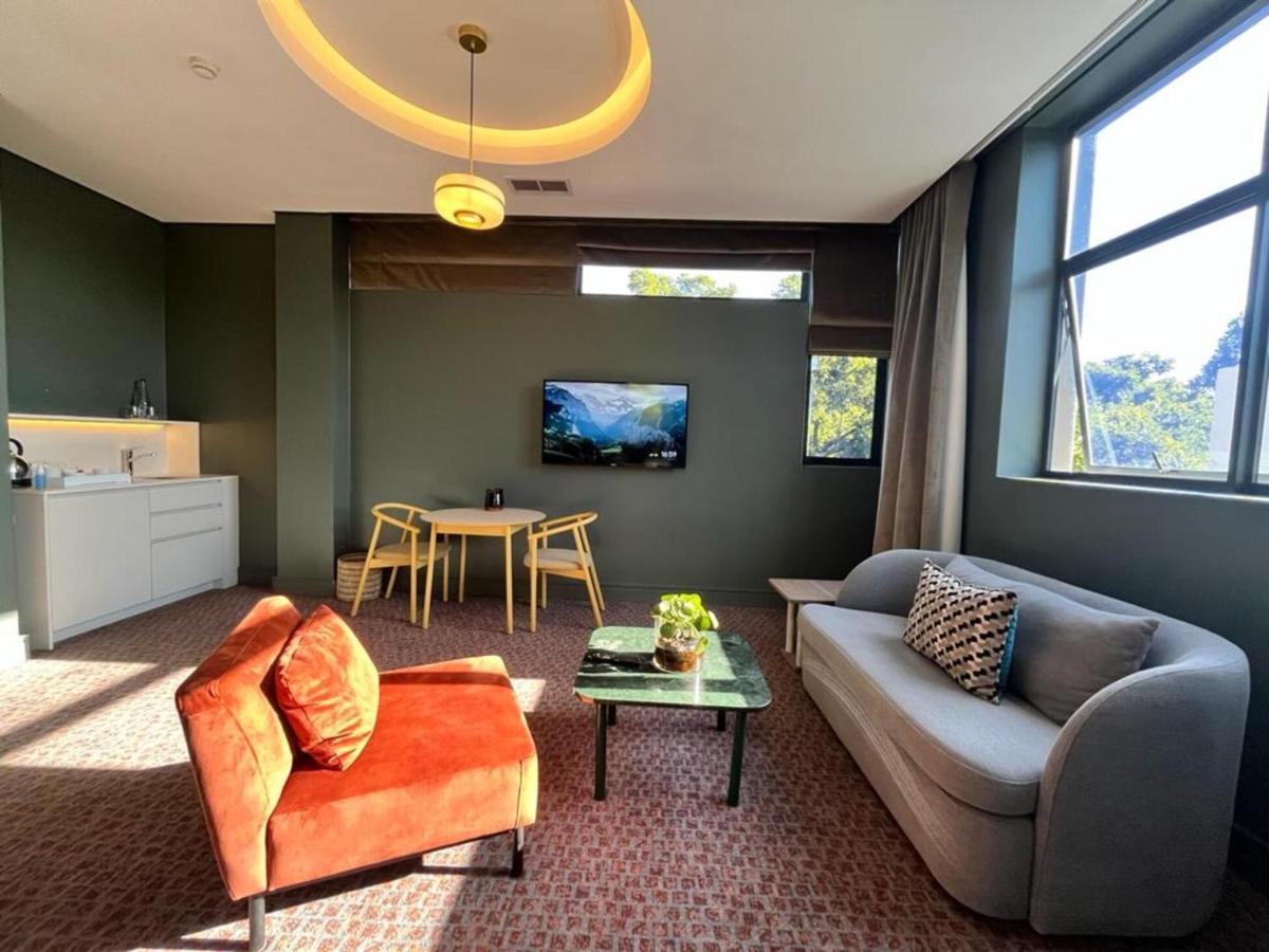 Home Suite Hotels Rosebank Йоханесбург Екстериор снимка