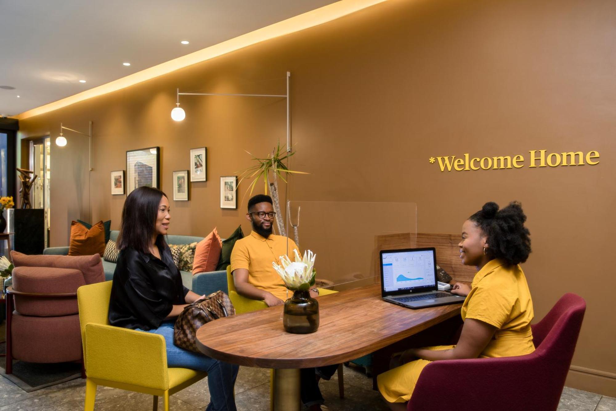Home Suite Hotels Rosebank Йоханесбург Екстериор снимка