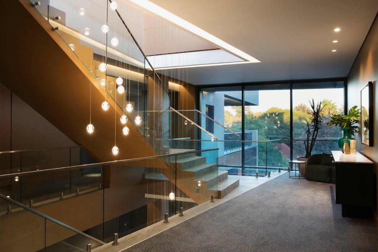 Home Suite Hotels Rosebank Йоханесбург Екстериор снимка